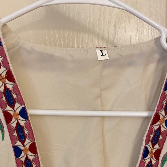 Floral Embroidered Vest - Picture 2 of 11